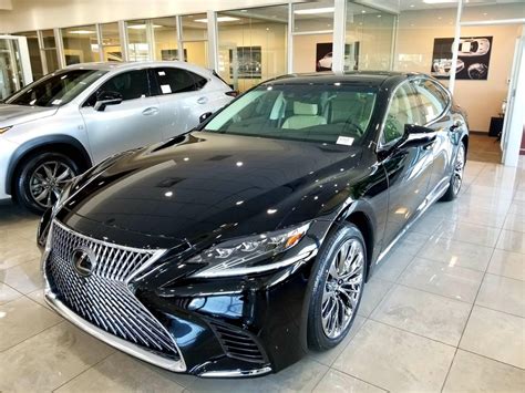 The LS 500 looks so good in black. (BTW, how do the dealership makes their car paint so shiny ...