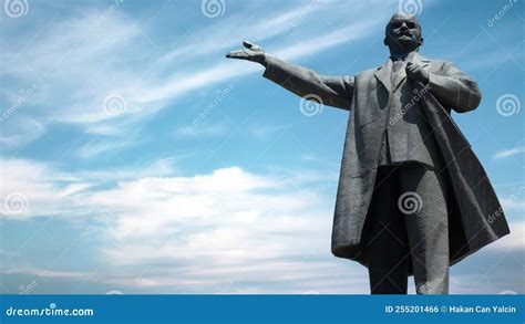 Lenin Statue On Lenin Square Berlin Leninplatz Editorial Image ...