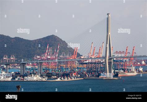 Busan Harbor Bridge and Busan Port, Nov 15, 2017 : The Busan Harbor ...