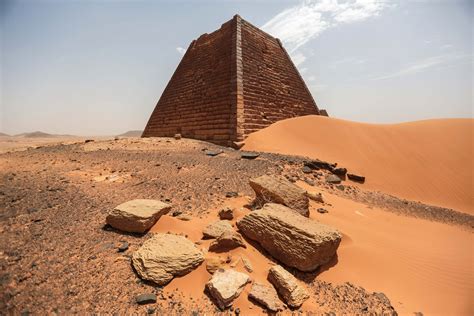 The Forgotten Pyramids of Meroe – Fubiz Media