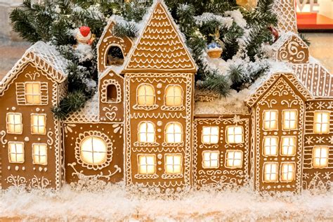 20 Gingerbread House Ideas for Design Lovers | Architectural Digest