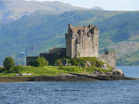 Scotland's iconic Eilean Donan Castle | Romantic Journeys Near and Far