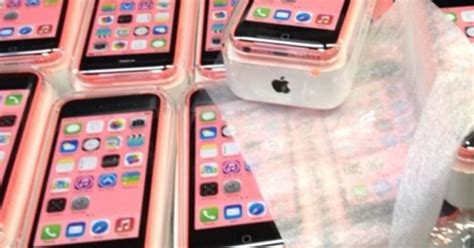 iPhone 5C in the pink in new Lumia-esque leaked pics - CNET