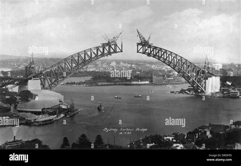 Sydney harbour bridge construction hi-res stock photography and images ...