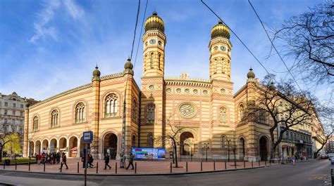 Places of Worship – The Great Synagogue of Budapest | The Review of Religions