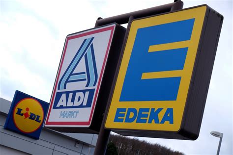 The rise of the discounters: Aldi and Lidl hold 10% market share as Big ...