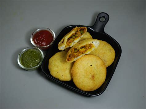 Baked Kachori Recipe | Potato Stuffed Masala Bun - Nishamadhulika.com