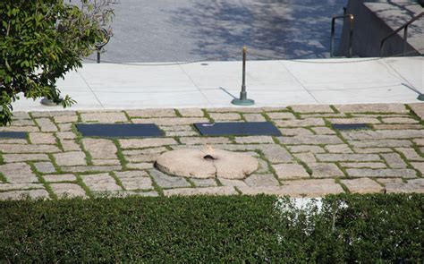 File:Arlington National Cemetery - JFK Grave Site - 2011.jpg - Wikimedia Commons