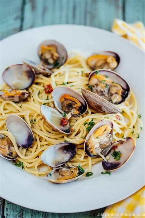 Clam Pasta (Spaghetti alle Vongole) ボンゴレ • Just One Cookbook