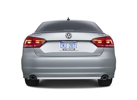 2015 Volkswagen Passat Rear Valance - Dual Exit Exhaust - Primer. Body, kit, paint, styling ...