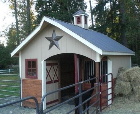 1 stall barn with tack room and shade Mini Horse Barn, Small Horse Barns, Mini Barn, Horse Barn ...