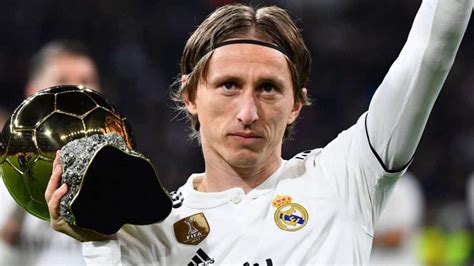 Luka Modric extends Madrid contract to 2022 - Dicy Trends