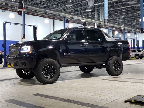 Chevy Avalanche 2022 Lifted