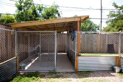 I like the Metal around the bottom of the fence! Great Idea! | Dog ...