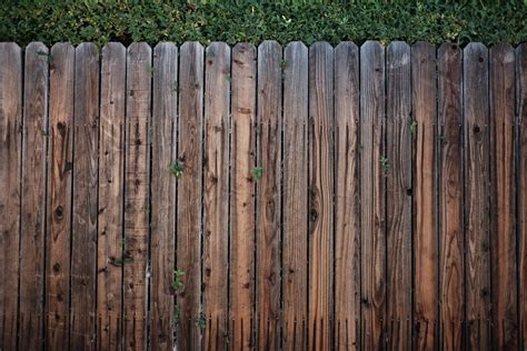 How to Stain a Fence – Home Services Handyman