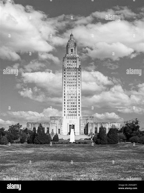 Exterior of the art deco Louisiana State Capitol building at 900 North ...