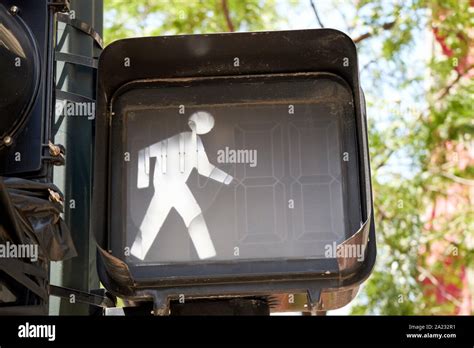 Walking signs hi-res stock photography and images - Alamy