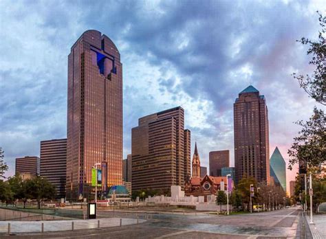 Dallas Arts District: What to See + Where to Eat, Drink & Stay