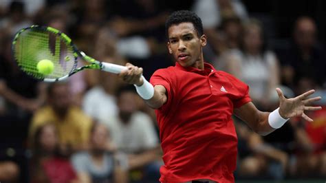 Felix Auger-Aliassime Upsets World No. 1 Carlos Alcaraz In Davis Cup ...