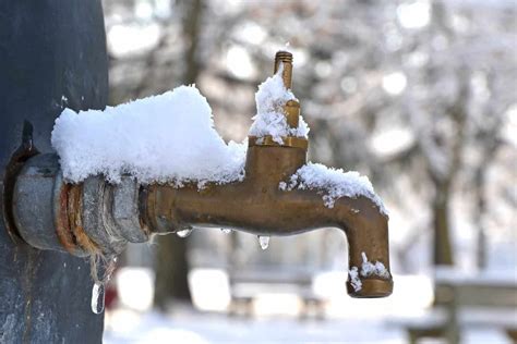 How To Thaw a Frozen Outdoor Faucet(Here’s What to Do) - UpHomely