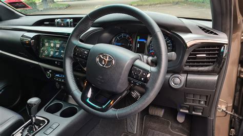 First Drive Impressions: Toyota Hilux 2.8 Rogue 4x4 - Automacha