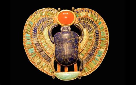 What does the scarab beetle symbolize in ancient Egypt? (amazing photos)