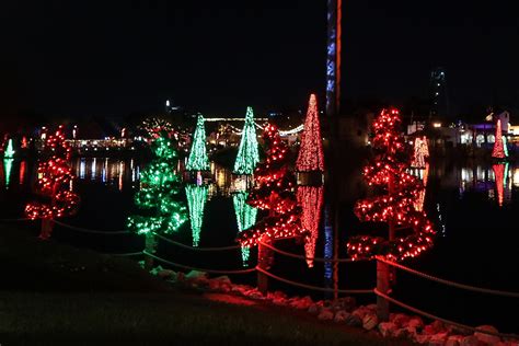 Christmas at SeaWorld Orlando - flyctory.com