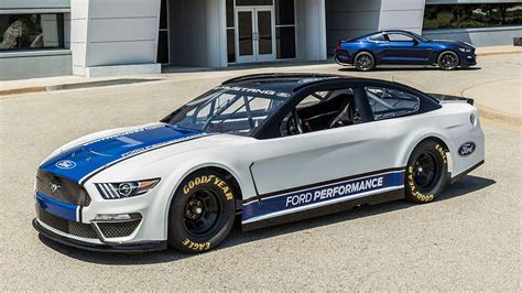 Ford unveils its first Mustang NASCAR Cup car - CNET