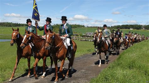 Hawick Common Riding celebrates 500-year landmark - BBC News