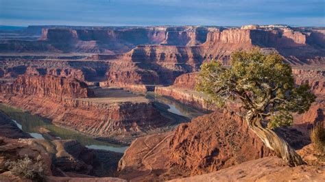 Dead Horse Point State Park landscape - backiee