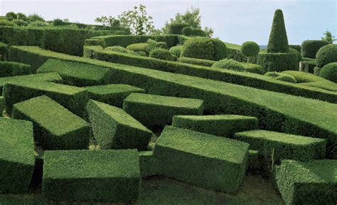 Strange and Surreal Topiary Gardens in France – Fubiz Media