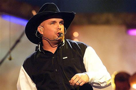 Country Music Memories: Garth Brooks Releases His Debut Album