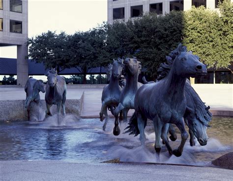 Mustang,horse,sculpture,fountain,bronze - free image from needpix.com