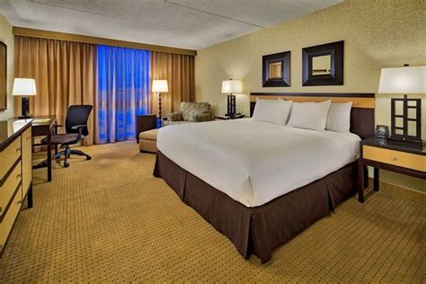 DOUBLETREE BY HILTON HOTEL CHICAGO - ARLINGTON HEIGHTS - Updated ...