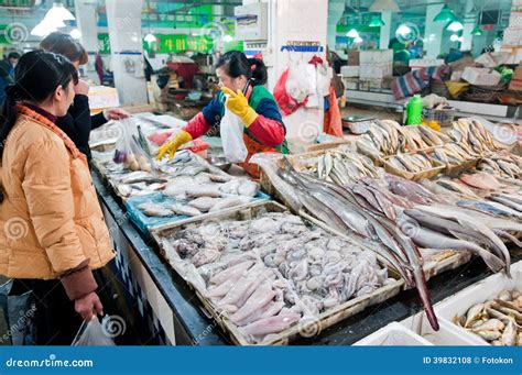 Food market in Shanghai editorial stock photo. Image of peoples - 39832108