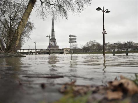 Paris braced for floods after heavy rain causes River Seine to burst ...