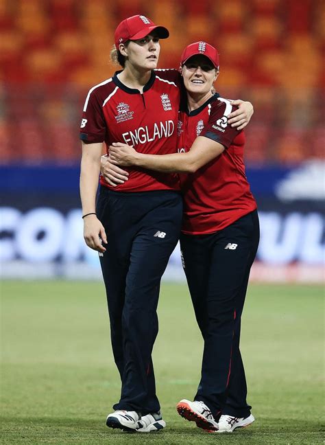 England celebrate Katherine Brunt's early breakthrough | ESPNcricinfo.com