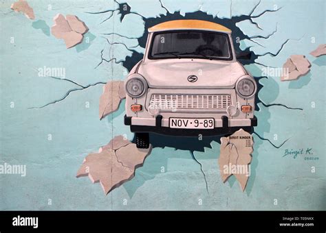 Berlin Wall Graffiti art on the East Side Gallery Stock Photo - Alamy