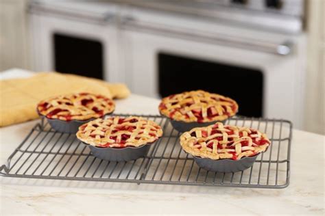 Sweet Gift Idea: Calphalon Nonstick Bakeware 4-pc. Mini Pie Pan Set | Comprar cocina, Recetas