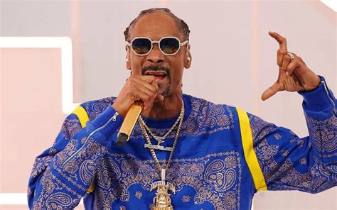 Snoop Dogg Flashed Gang Sign & Hit The Crip Walk During Super Bowl Halftime Show in 2022 | Tupac ...