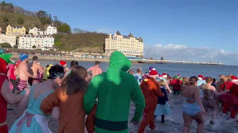 Llandudno Boxing Day Dip 2022 | Hardy souls brave the cold and plunge ...