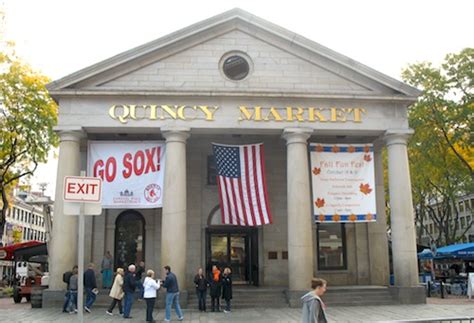 Quincy Market Shopping | Faneuil Hall Marketplace | Boston Discovery Guide