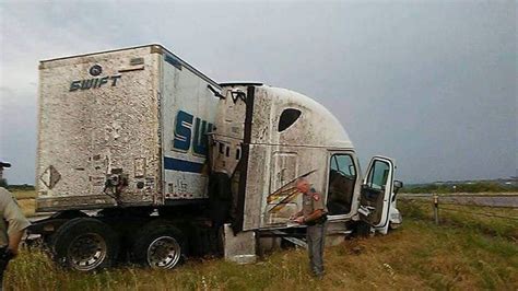 16 Swift Trucking Fails From People Having Substantially Worse Days Than You | Trucks, Trucking ...