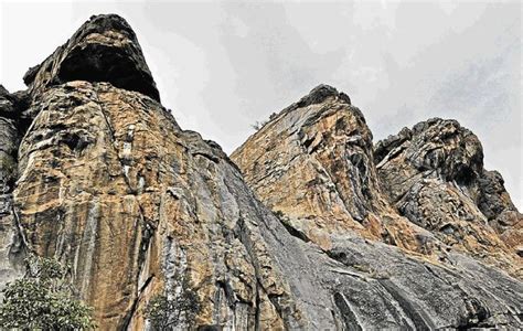 Tsodilo hills - Boswana (le père, la mère et l'ancêtre, dans l'ordre ou ...