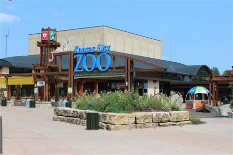 Kansas City Zoo - Aquarium / Zoo in Kansas City, MO | The Vendry