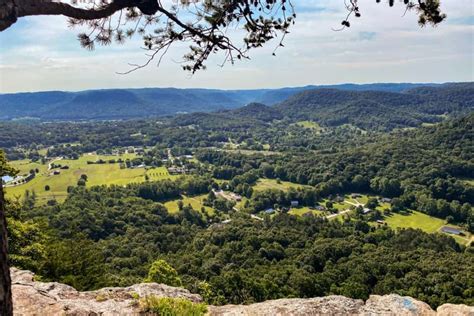 East Pinnacle Trail (Berea, Kentucky) - Champagne Tastes®