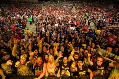 Crowd going nuts for Iron Maiden!! :D Iron Maiden, Nuts, Crowd, Live, Concert, Metal, Picture ...