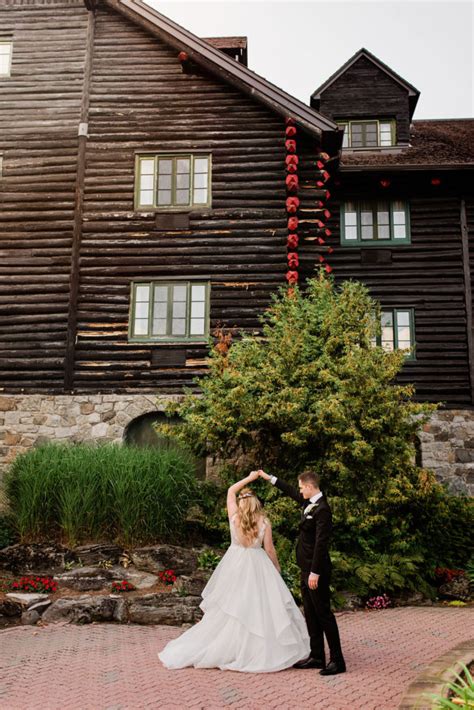 Gorgeous Wedding at the Fairmont Le Château, Montebello