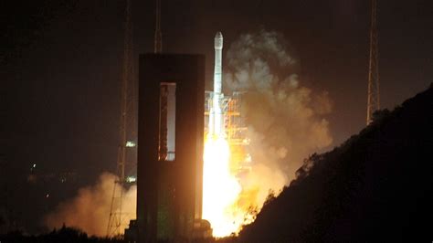 China’s Moon Rover Raises Questions Over Long Halt in Lunar Landings