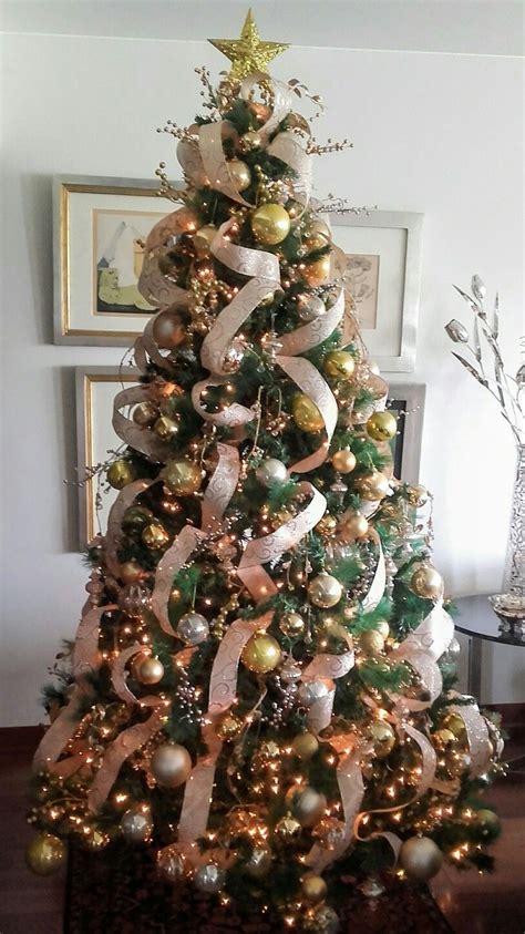 Arbol de navidad dorado y perla con cintas | Decoracion de arboles, Ideas para arboles de ...